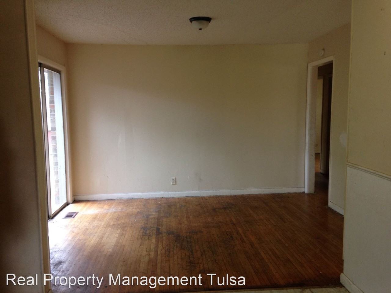 10229 E 7th St - Photo 2 of 7