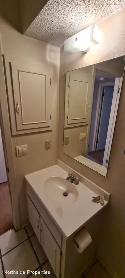 1043 N Clara St - Photo 2 of 18