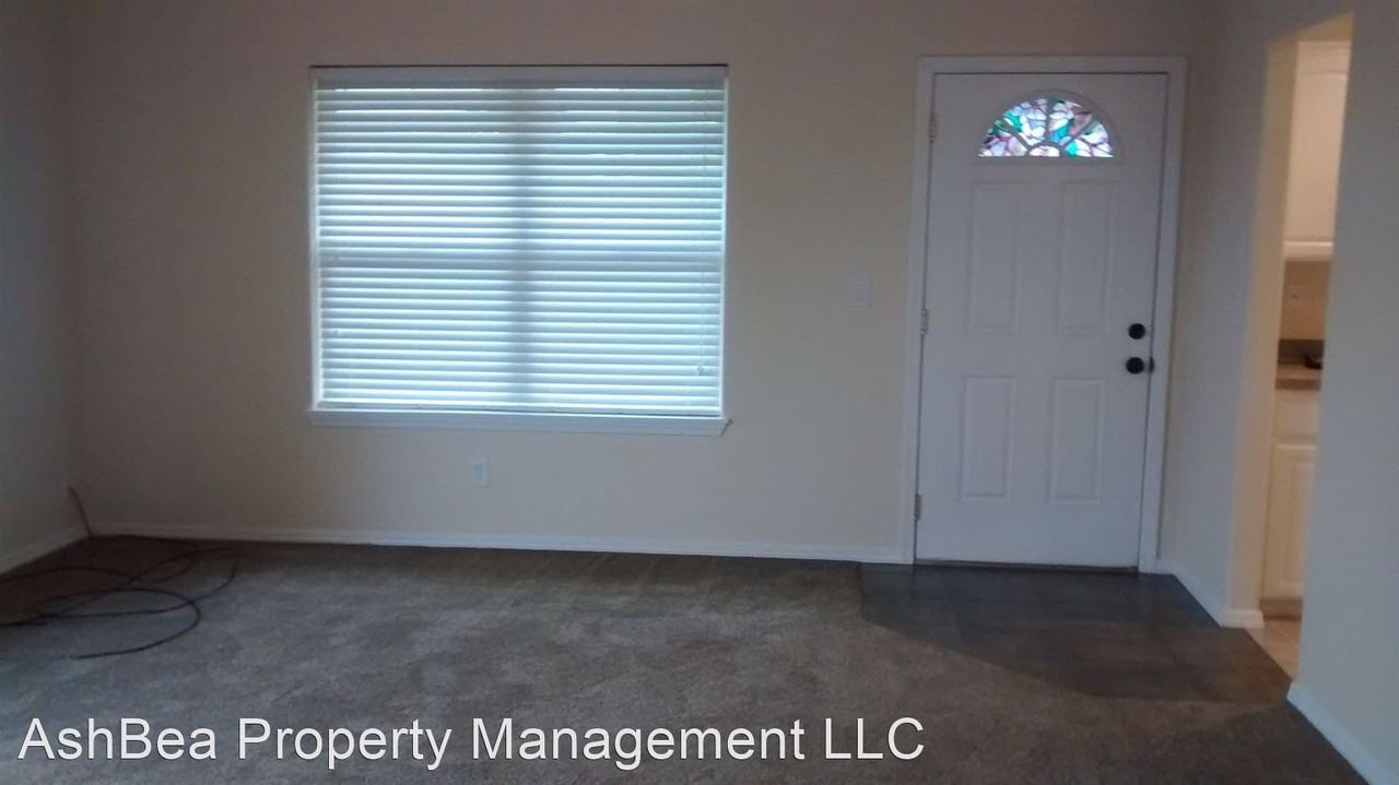 311 Jefferson St - Photo 2 of 13