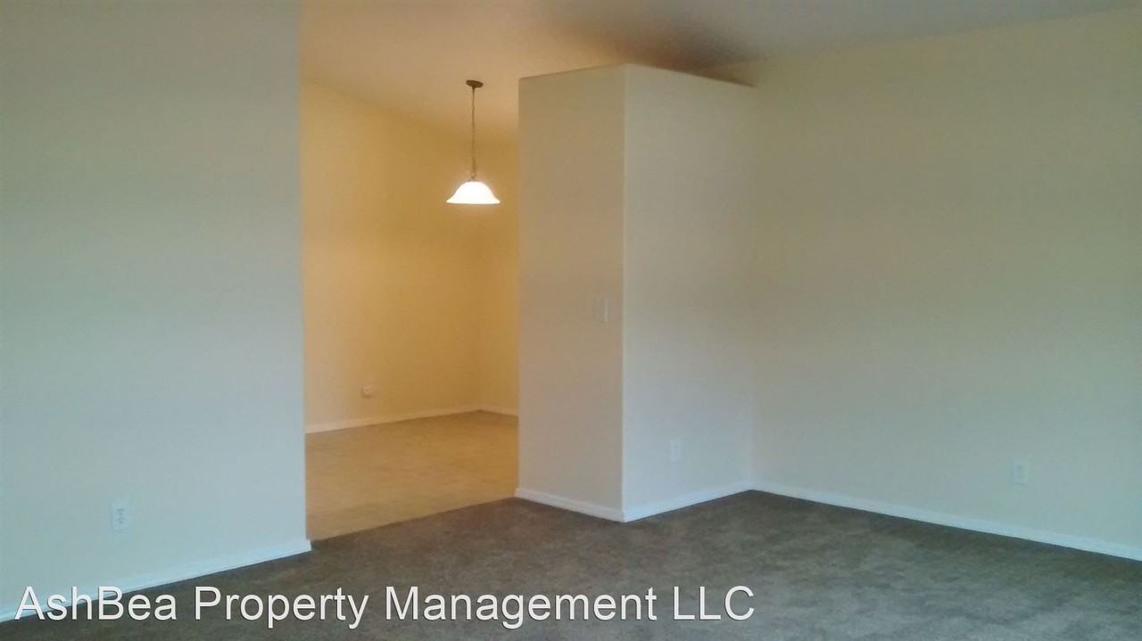 311 Jefferson St - Photo 3 of 13