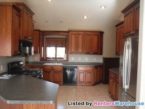 1410 7th St NE - Photo 2 of 15