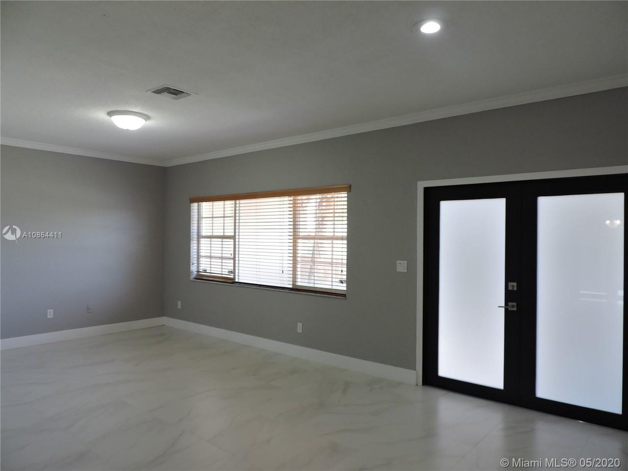 13021 Southwest 85th Street - Photo 3 of 12