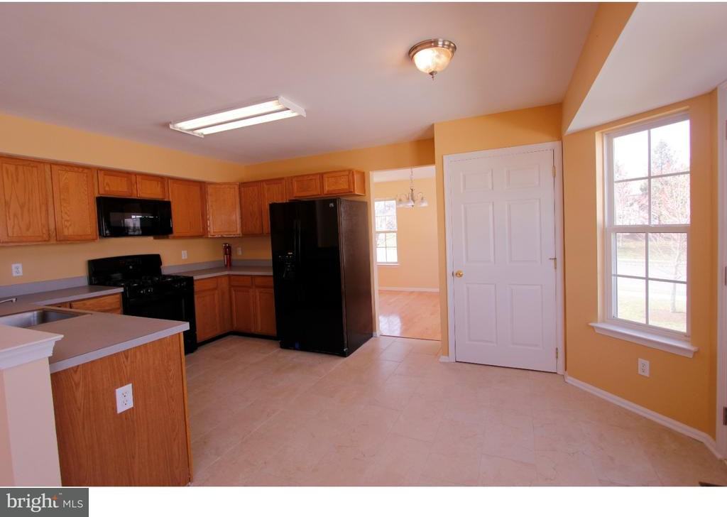 2 Elizabeth Ln - Photo 3 of 25