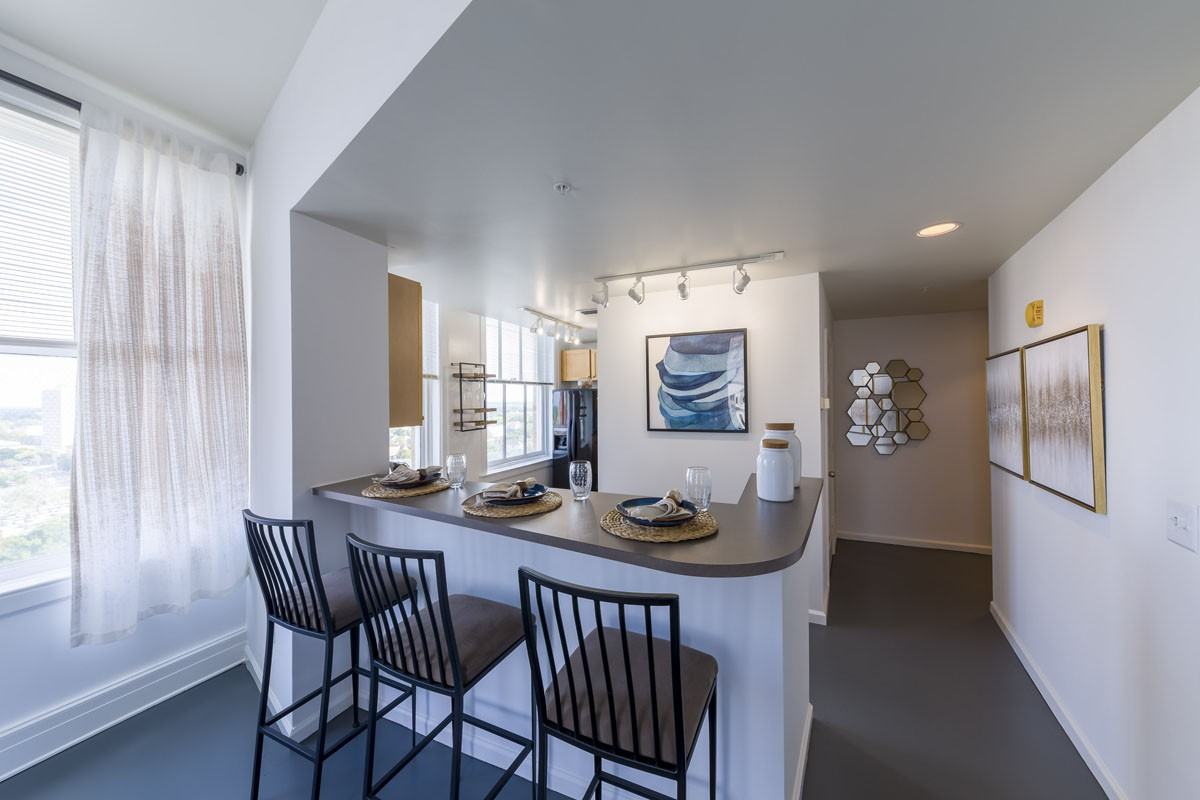 11 East Forsyth Apartments - Photo 7 of 36