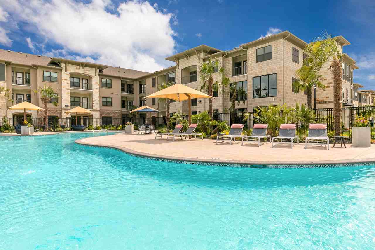 Cyan Southcreek - Photo 2 of 31