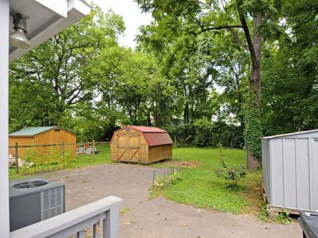 141 Keeble Ave - Photo 3 of 16