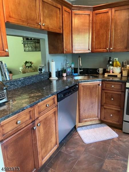 15 Toms Point Ln - Photo 2 of 16