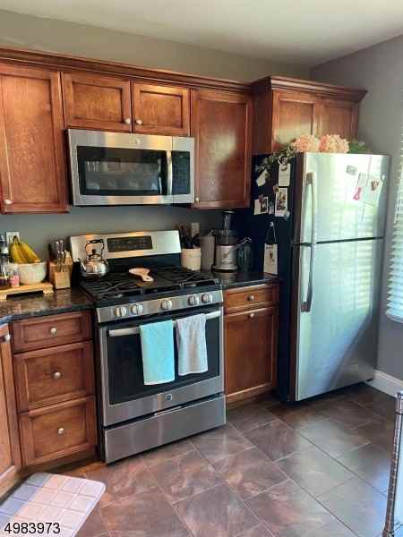 15 Toms Point Ln - Photo 3 of 16