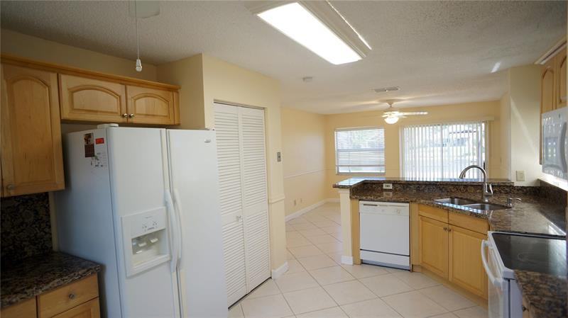 2957 Oak Park Circle - Photo 3 of 16