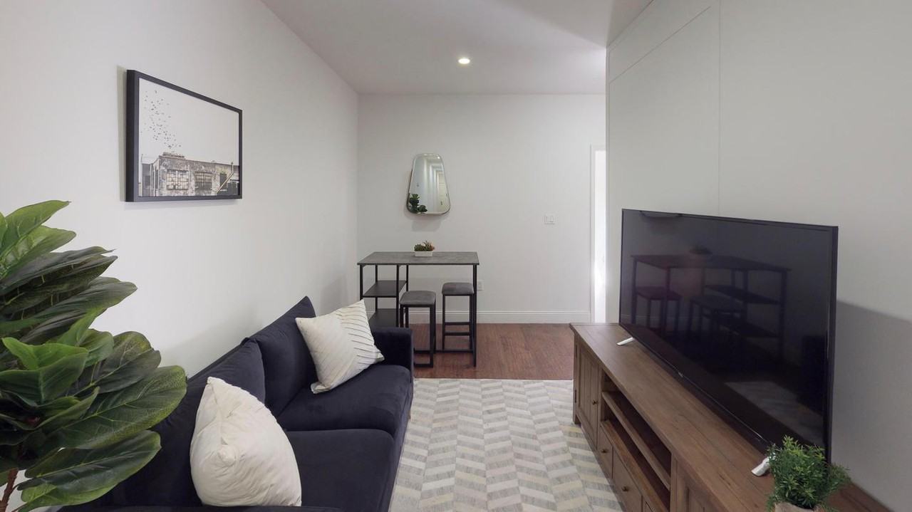 Newly remodeled Harlem apartment by Apollo Theater - Photo 2 of 9