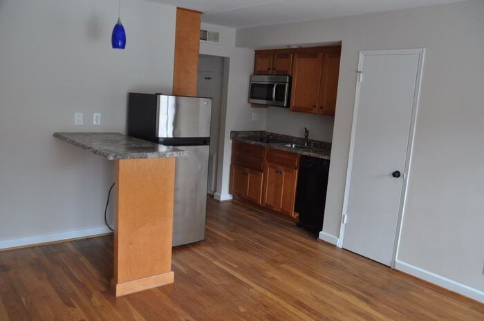 1902 Queen St - Photo 3 of 6