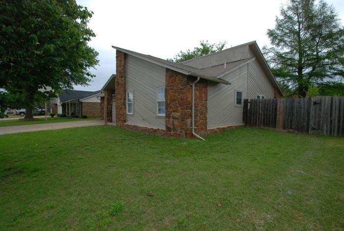 1209 S 29th St - Photo 2 of 29