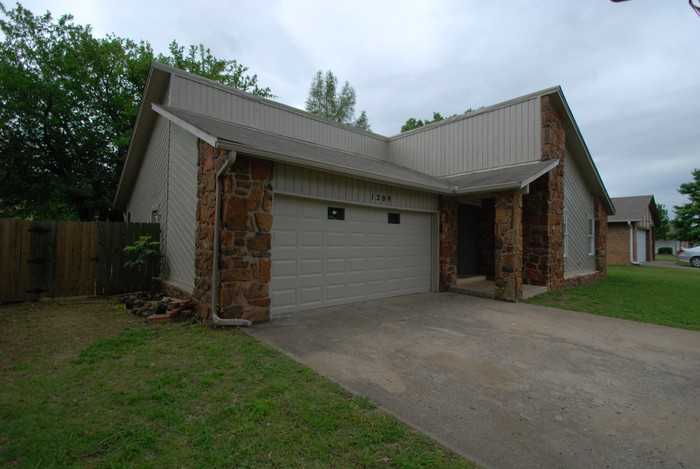 1209 S 29th St - Photo 3 of 29