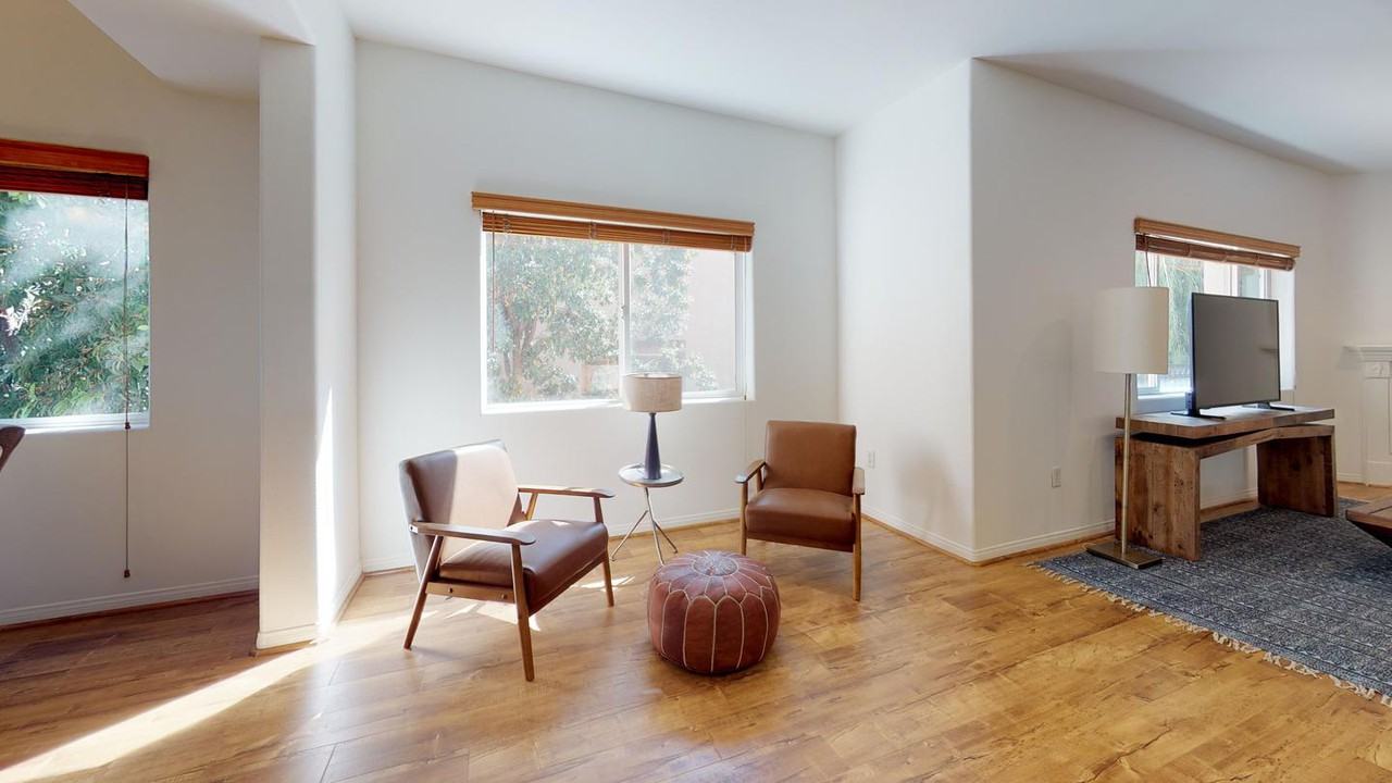 Stylish Studio City home off of Ventura Blvd - Photo 2 of 7