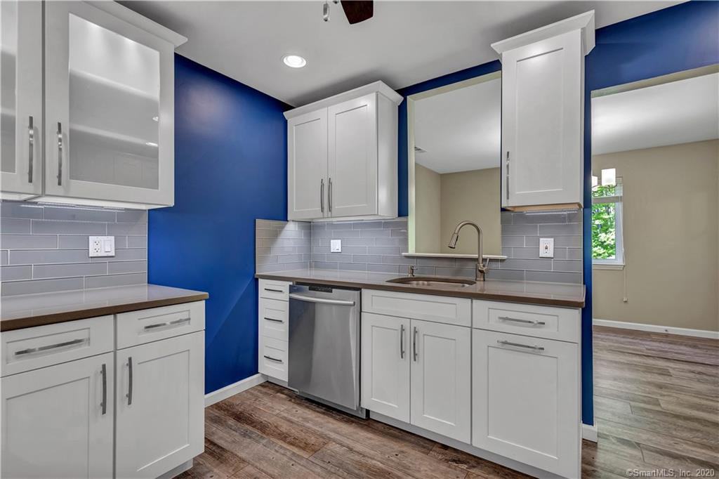 103 Wendover Dr Unit D - Photo 2 of 24