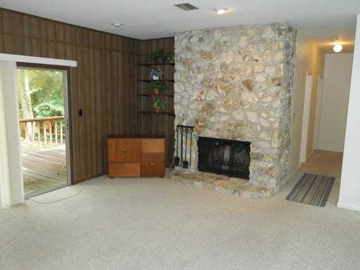 315 NW 28 St - Photo 2 of 12