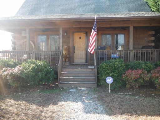 918 Mountain Lookout Drive - Photo 2 of 6