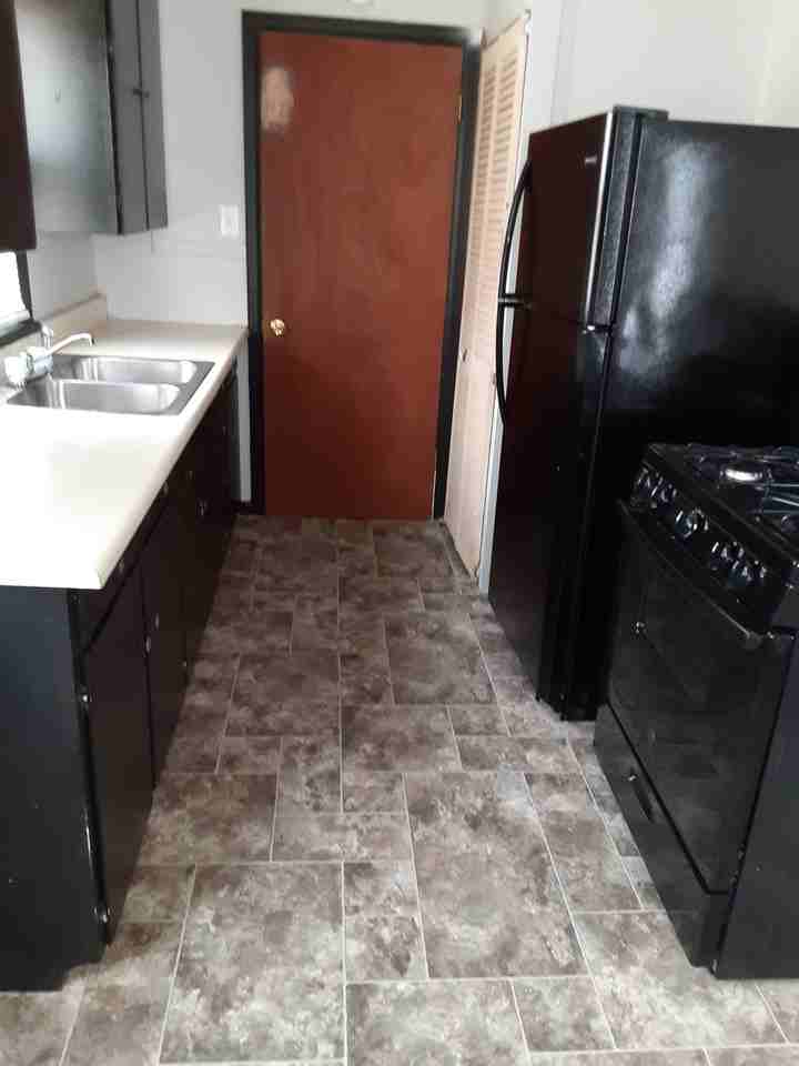 1652 S Ellis St - Photo 3 of 8