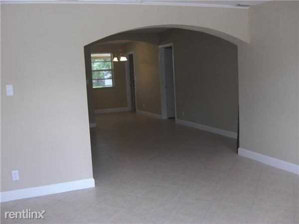 6901 SW 17th St - Photo 2 of 4