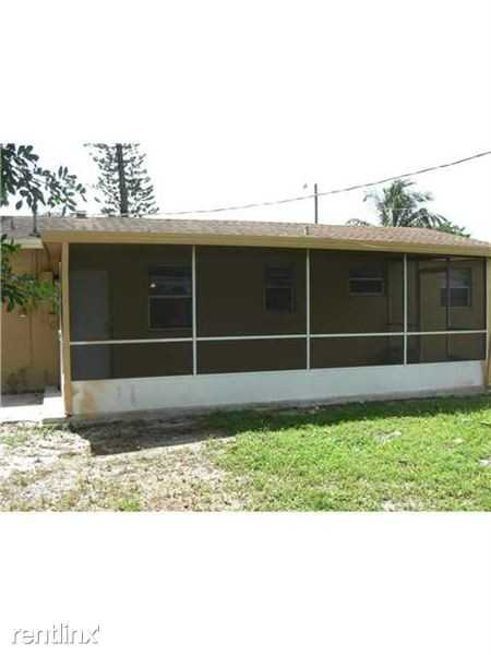 6901 SW 17th St - Photo 3 of 4