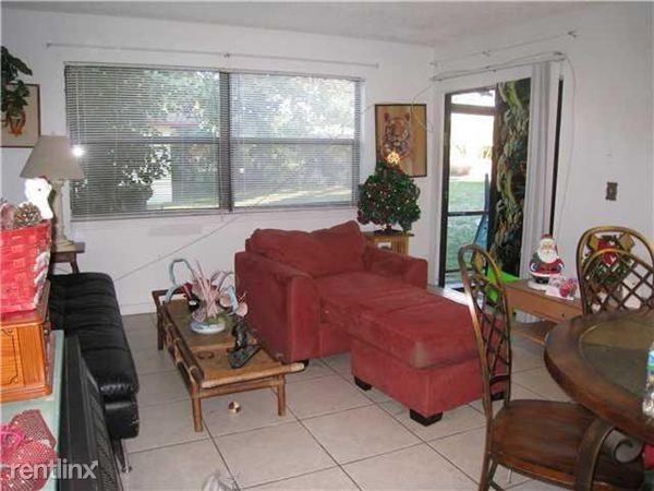 5556 Fountains Dr S #5556 - Photo 3 of 9