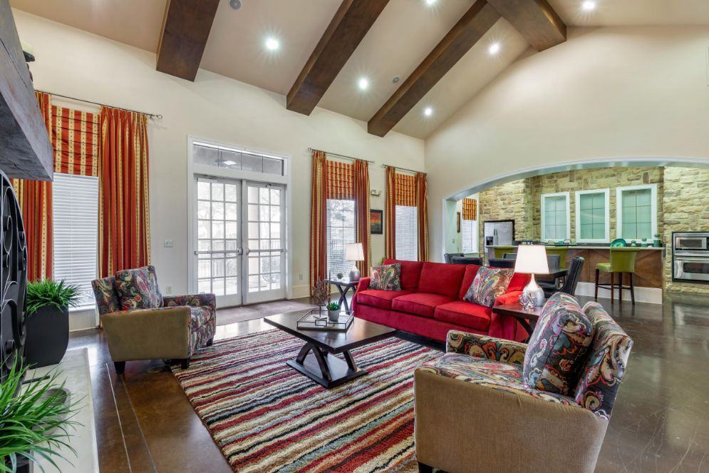 8501 Old Hickory Trl - Photo 2 of 14