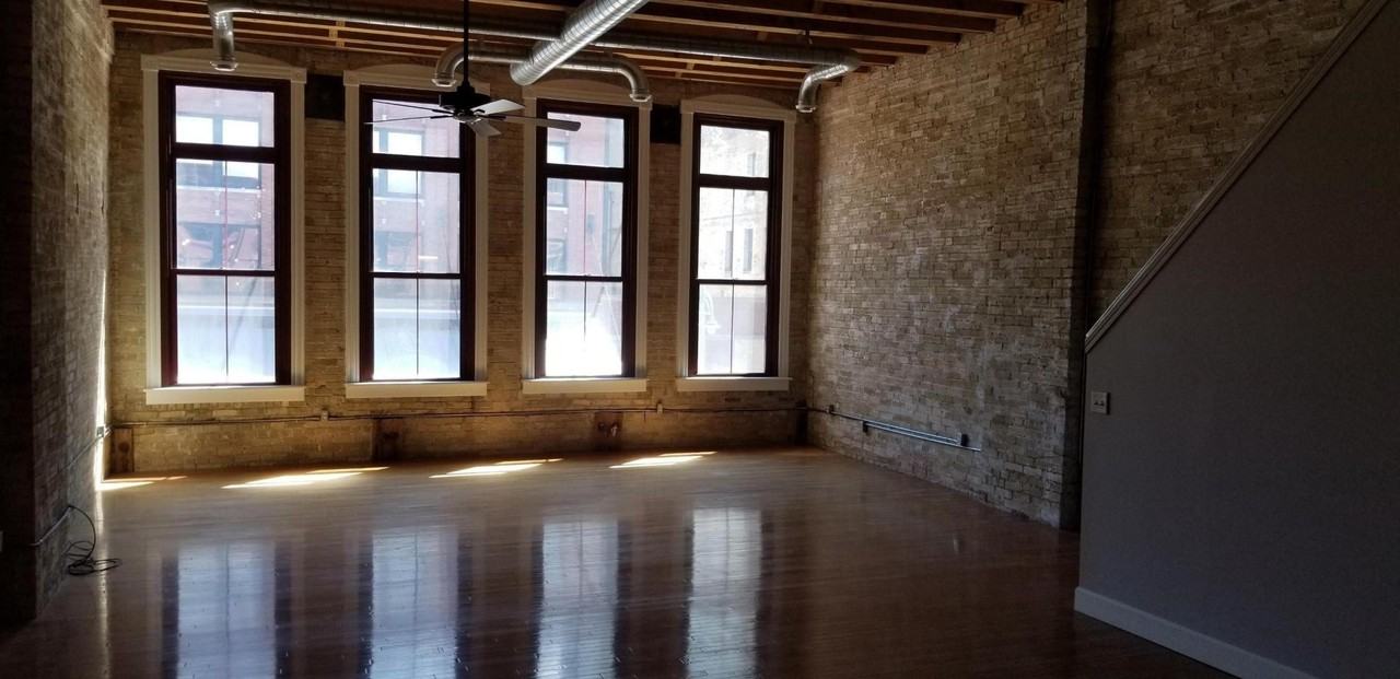 321 N Broadway #2 - Photo 3 of 9