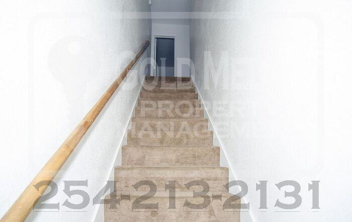 401 W Avenue E #C - Photo 3 of 50