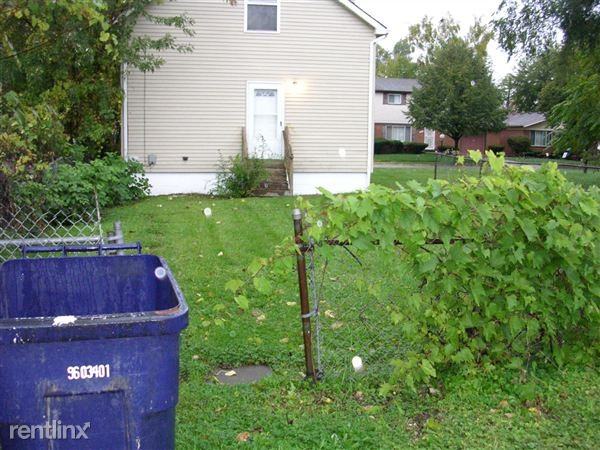 363 Holford St - Photo 2 of 10