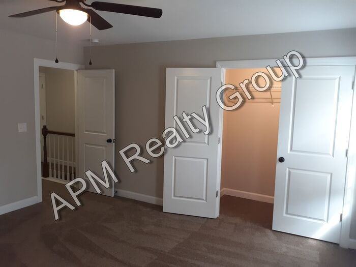 105 Manorwood Ct - Photo 3 of 18