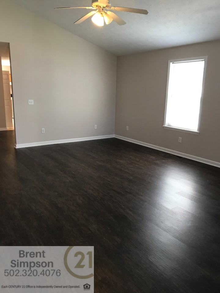 1104 Glen View Dr - Photo 2 of 9