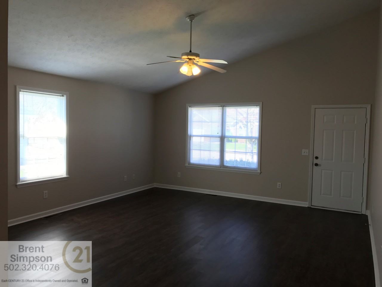 1104 Glen View Dr - Photo 3 of 9