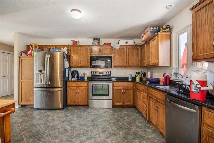 906 Cottonwood Dr - Photo 3 of 18