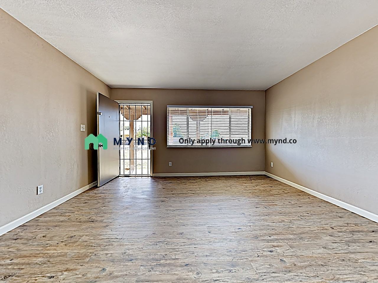 8048 W Clayton Dr - Photo 2 of 17