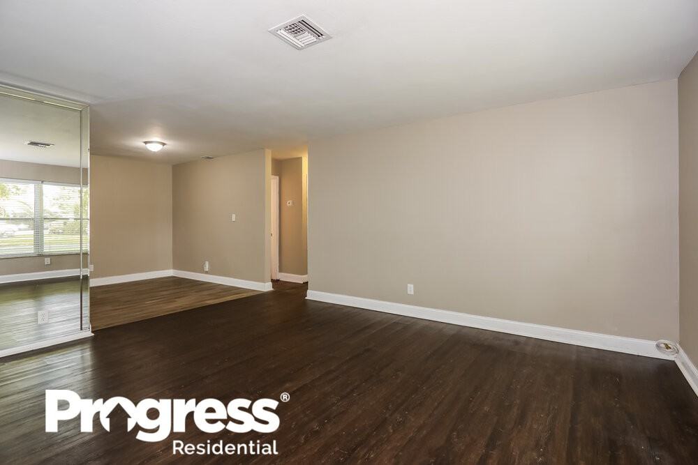 401 S 57th Ave - Photo 3 of 15