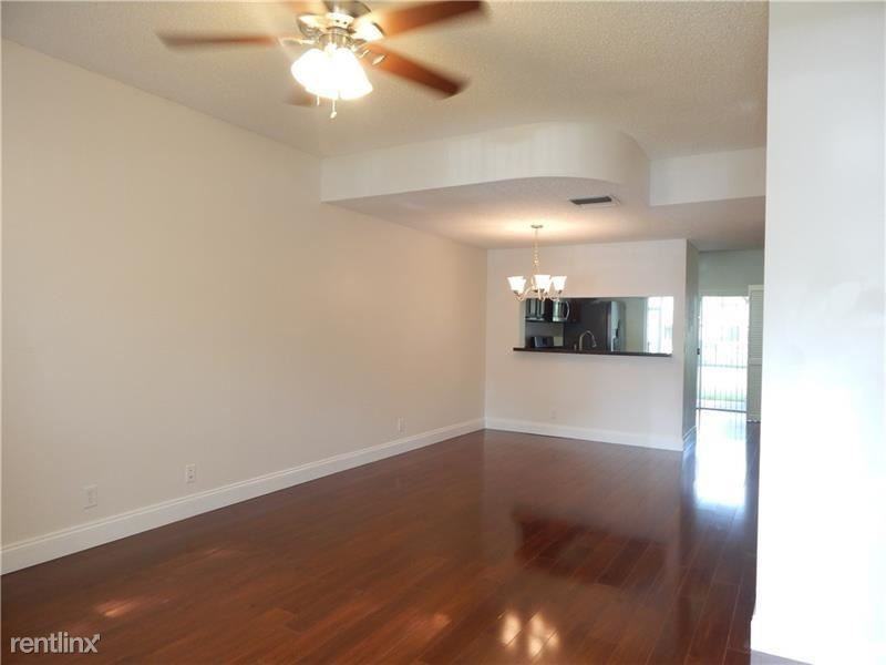 8149 San Carlos Cir - Photo 3 of 5