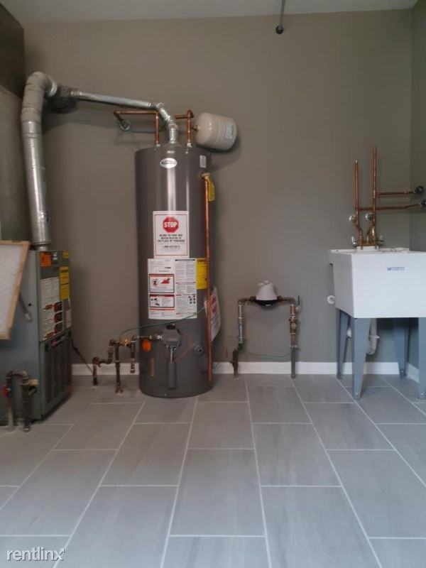 1909 171st St - Photo 3 of 13