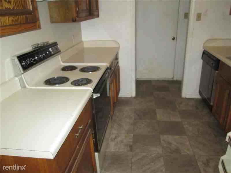 1004 Vera Ct - Photo 3 of 7