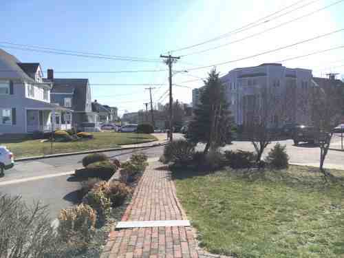 141 Grovers Ave - Photo 3 of 8