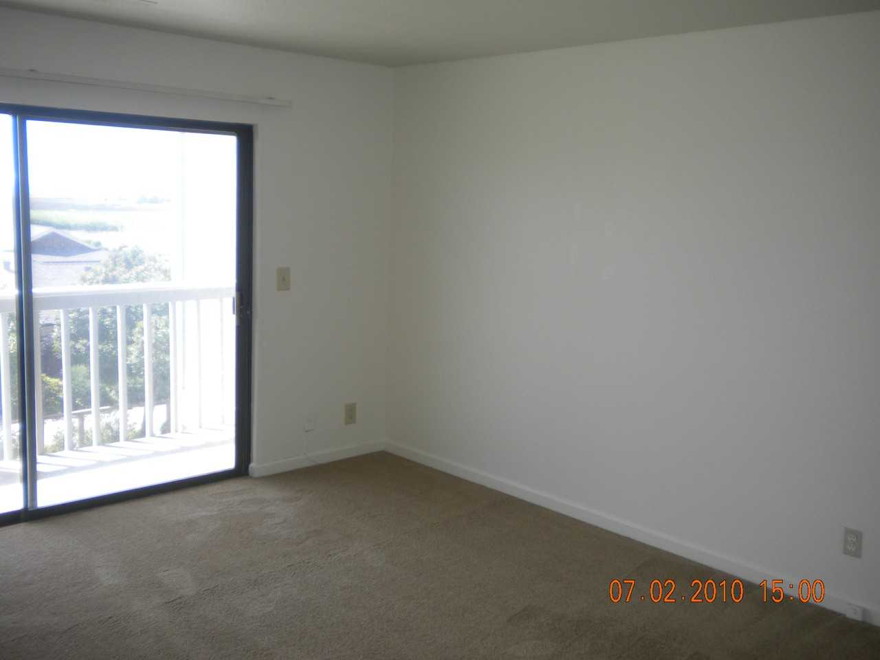 435 Willow Ave - Photo 3 of 6