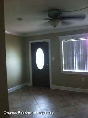 2105 W Dallas Ave - Photo 3 of 9