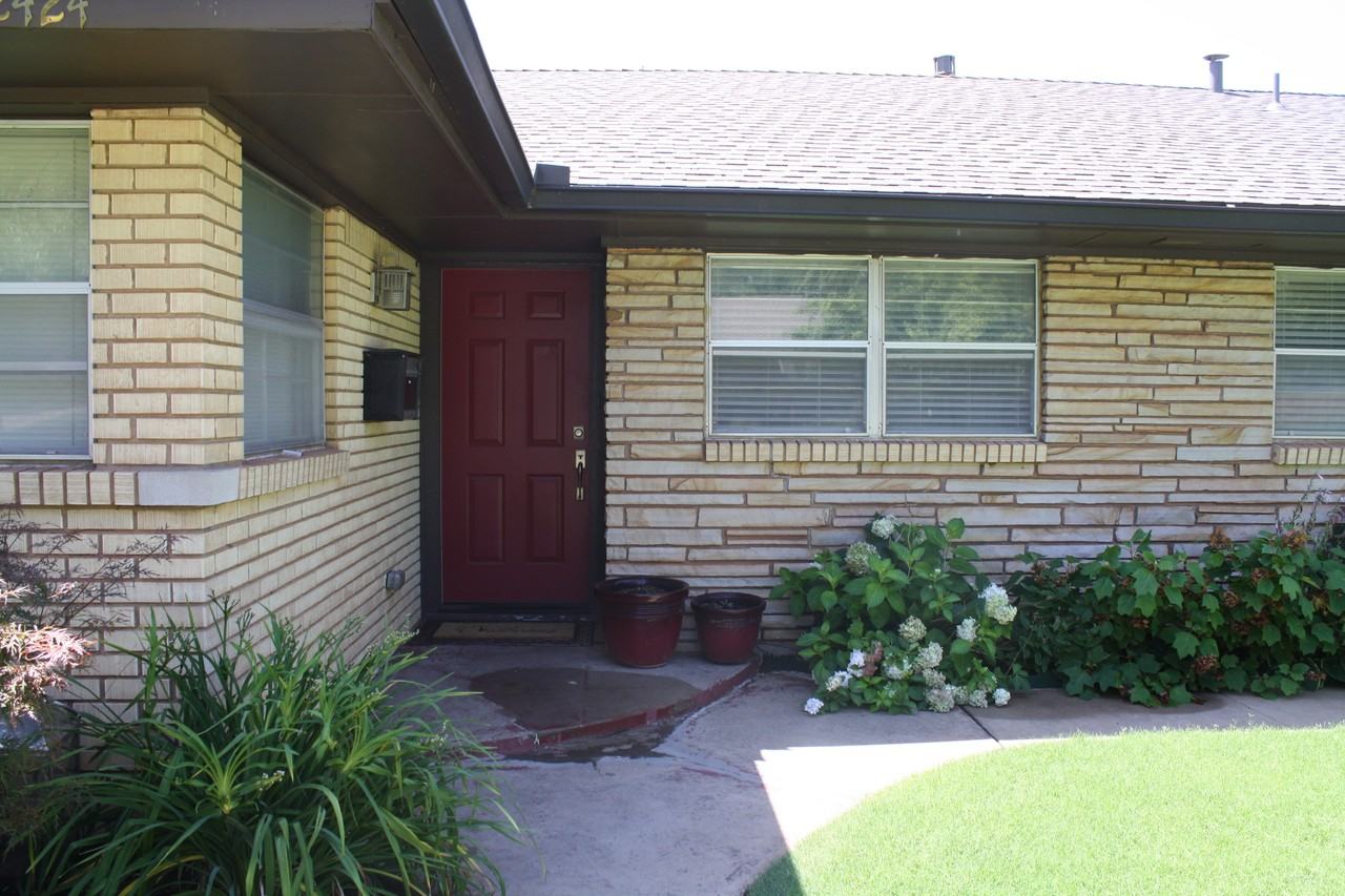 2424 NW 56th St - Photo 3 of 34