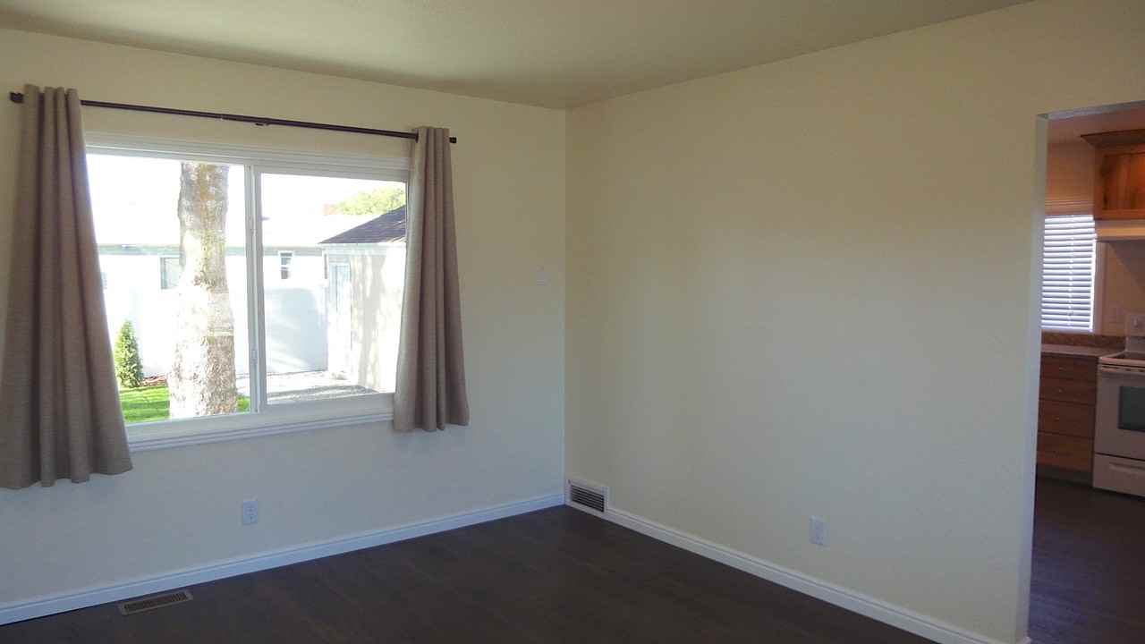 1212 Glendale Dr - Photo 2 of 17