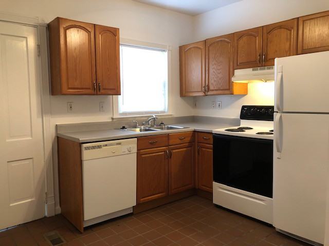 310 Randolph St - Photo 6 of 18