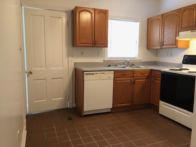 310 Randolph St - Photo 7 of 18