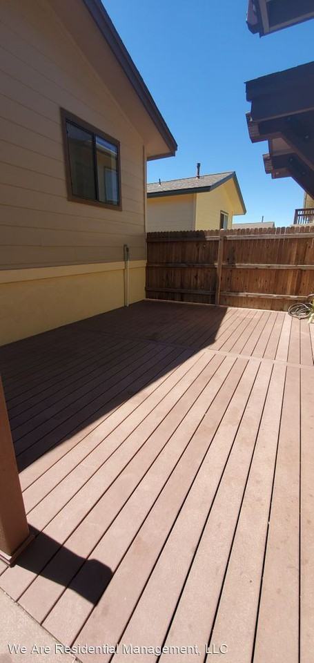 1519 E. Payton Way - Photo 3 of 10