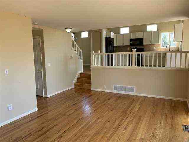 4642 E 127th Pl - Photo 3 of 15