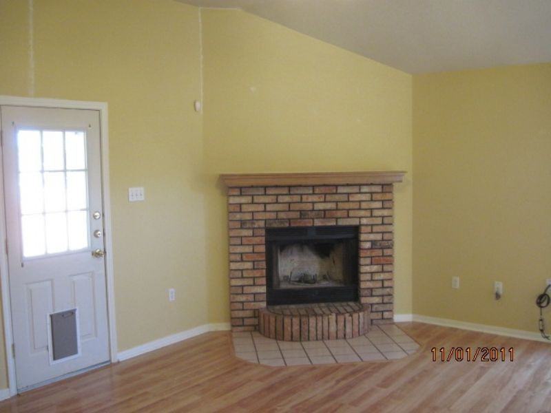 1506 Creek St - Photo 3 of 50