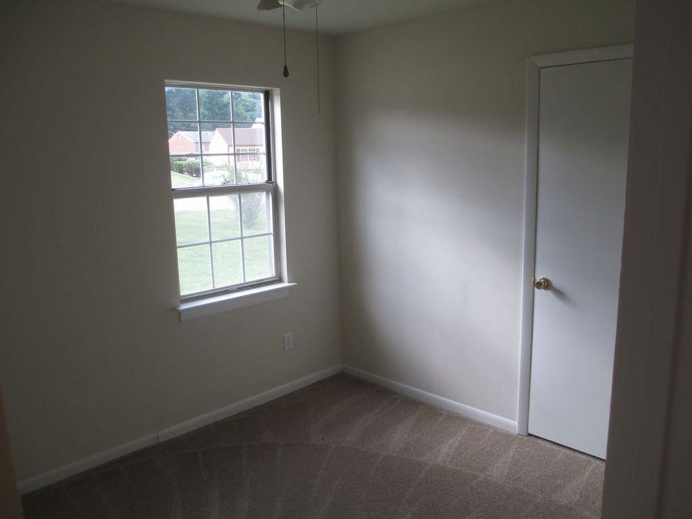2336 Sara Ln - Photo 3 of 8