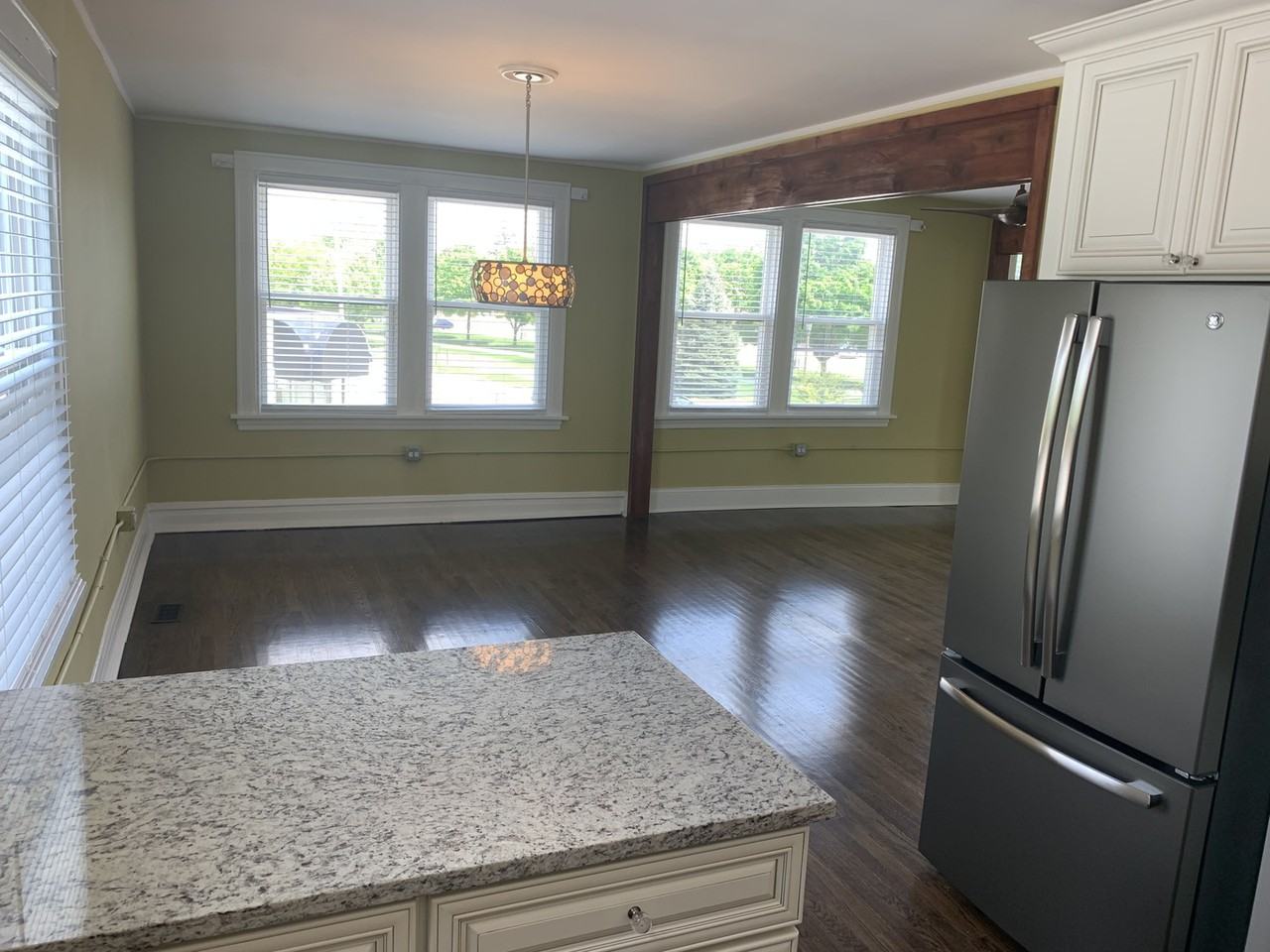 322 S Ardmore Ave Unit 2 - Photo 2 of 10